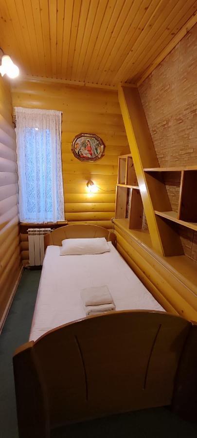Лелеч Hotel Tatariv Bagian luar foto