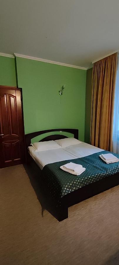Лелеч Hotel Tatariv Bagian luar foto