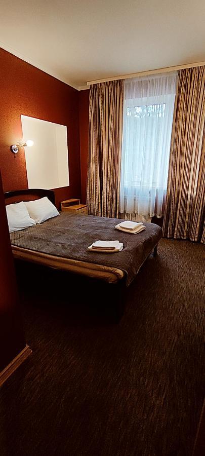 Лелеч Hotel Tatariv Bagian luar foto
