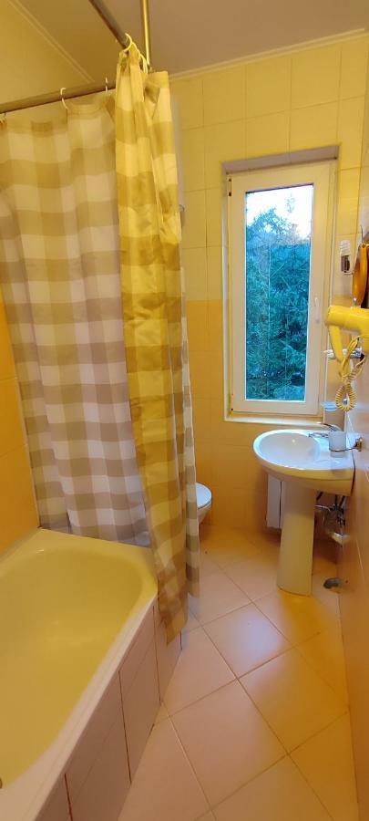 Лелеч Hotel Tatariv Bagian luar foto