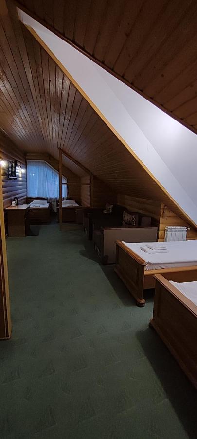 Лелеч Hotel Tatariv Bagian luar foto