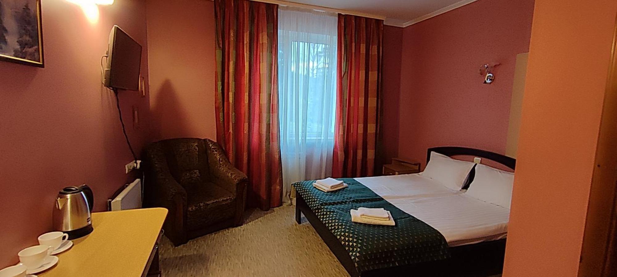 Лелеч Hotel Tatariv Bagian luar foto