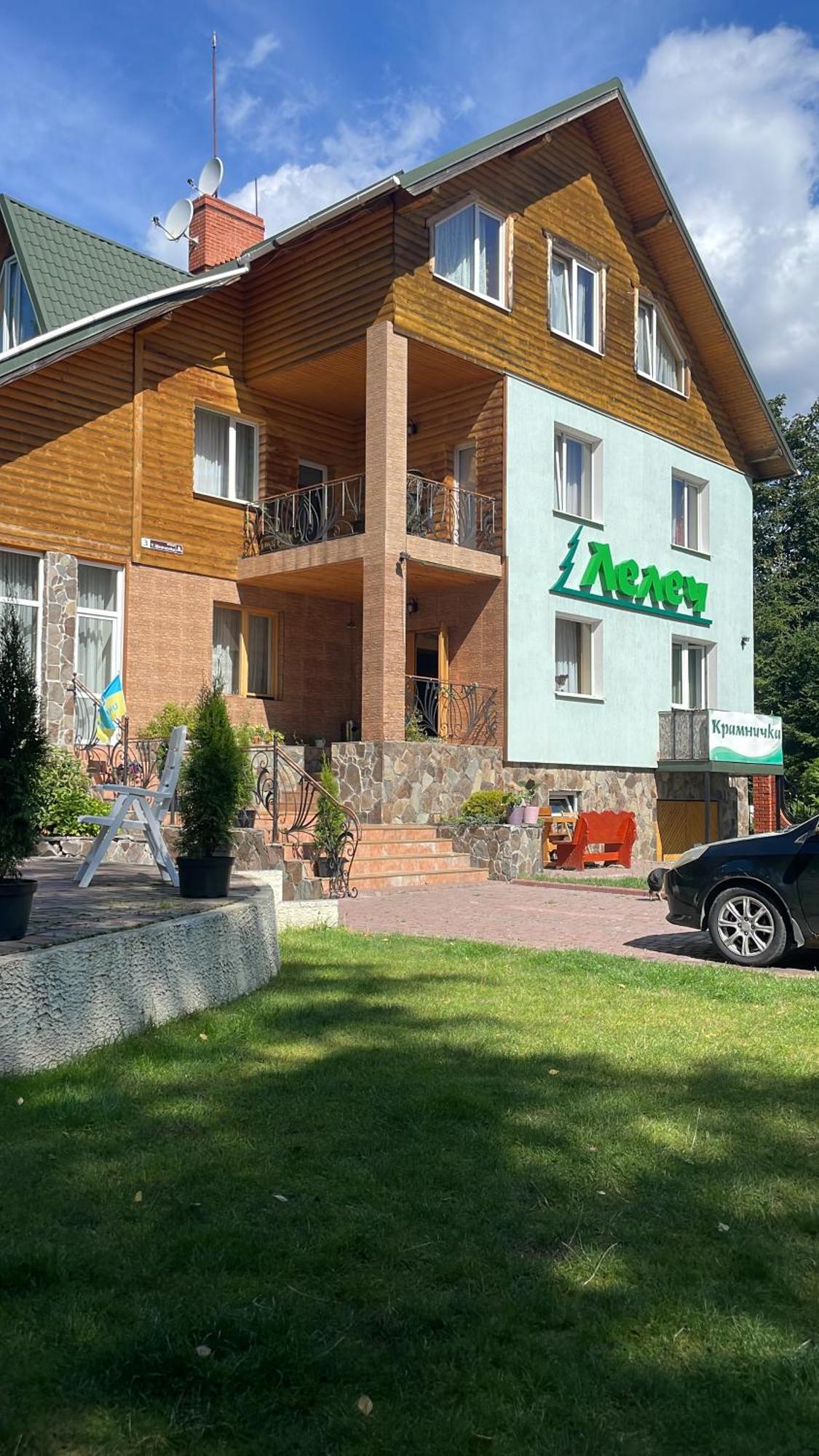 Лелеч Hotel Tatariv Bagian luar foto