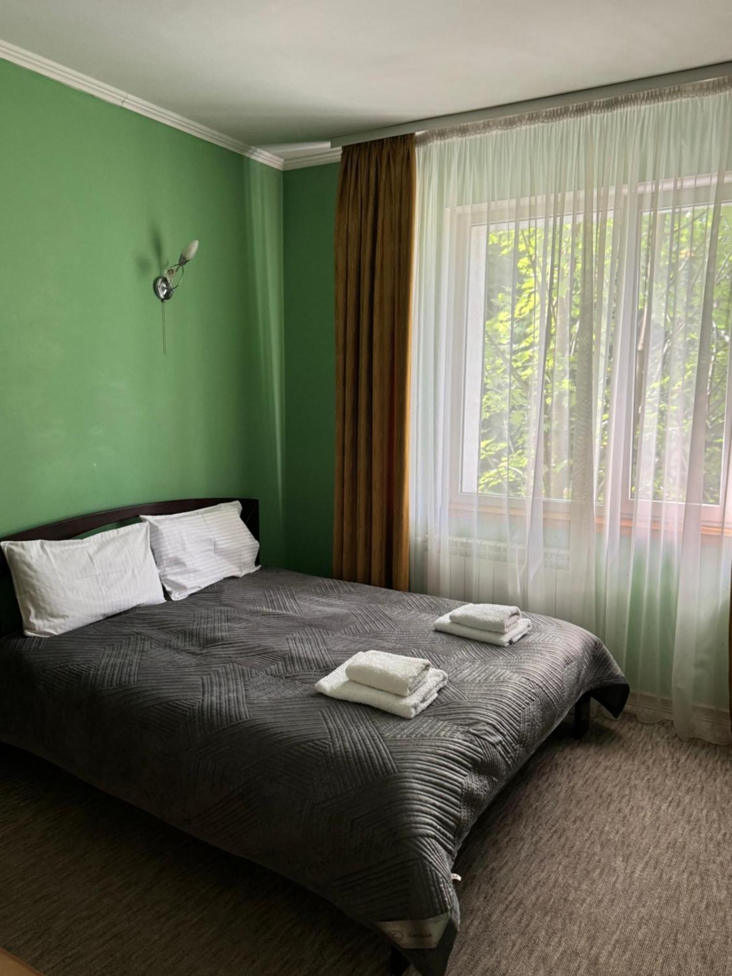 Лелеч Hotel Tatariv Bagian luar foto