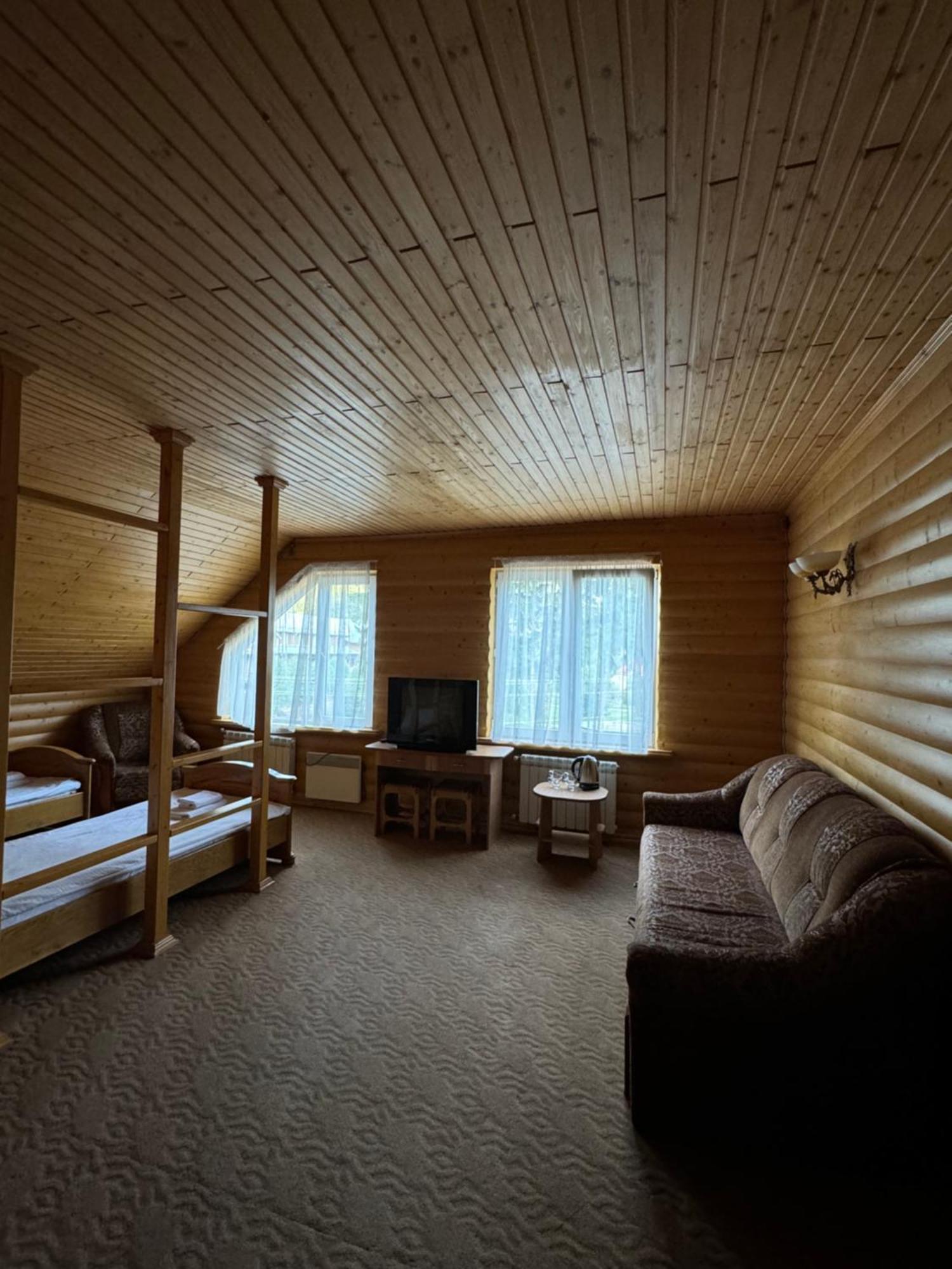 Лелеч Hotel Tatariv Bagian luar foto