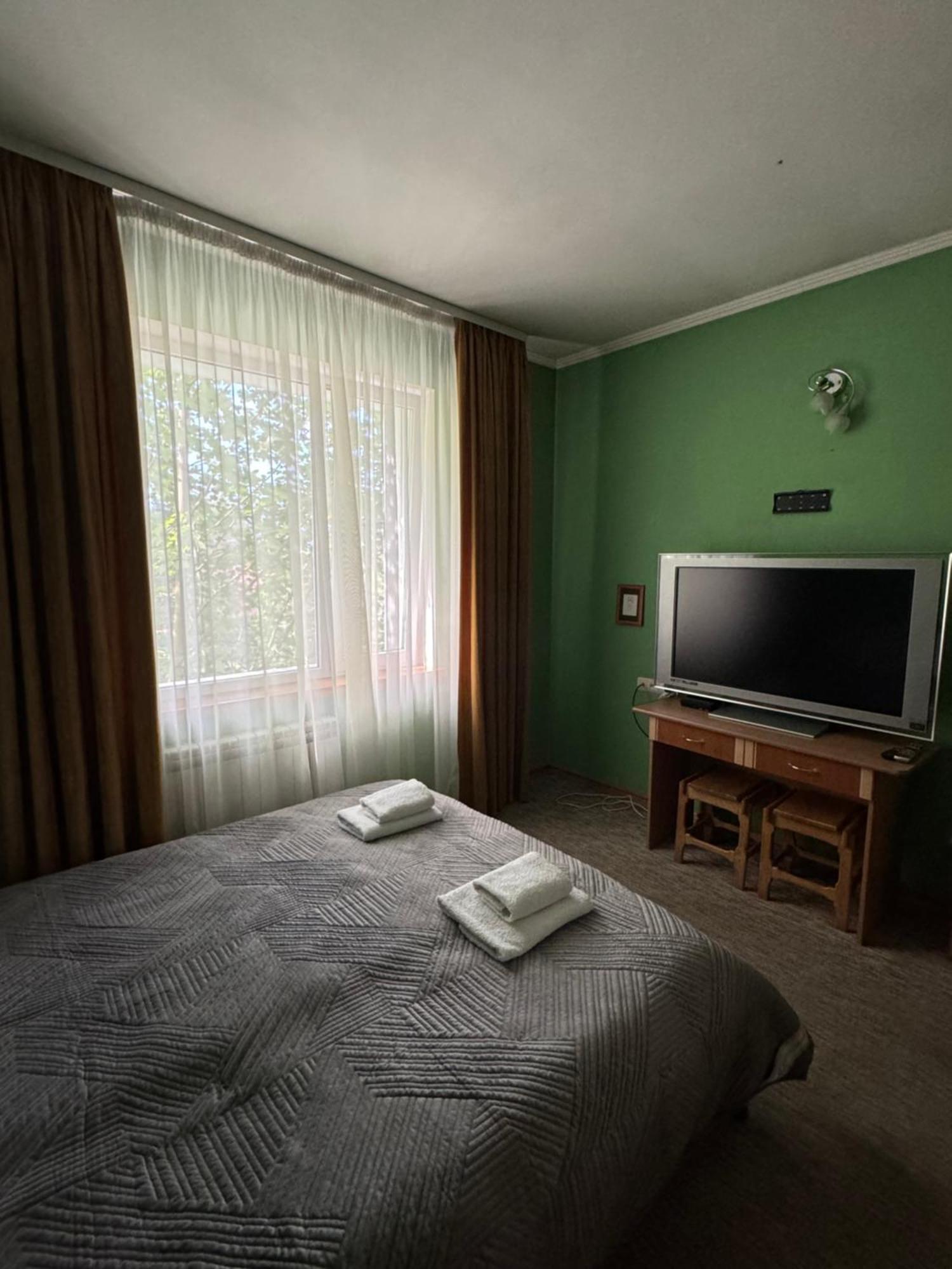 Лелеч Hotel Tatariv Bagian luar foto