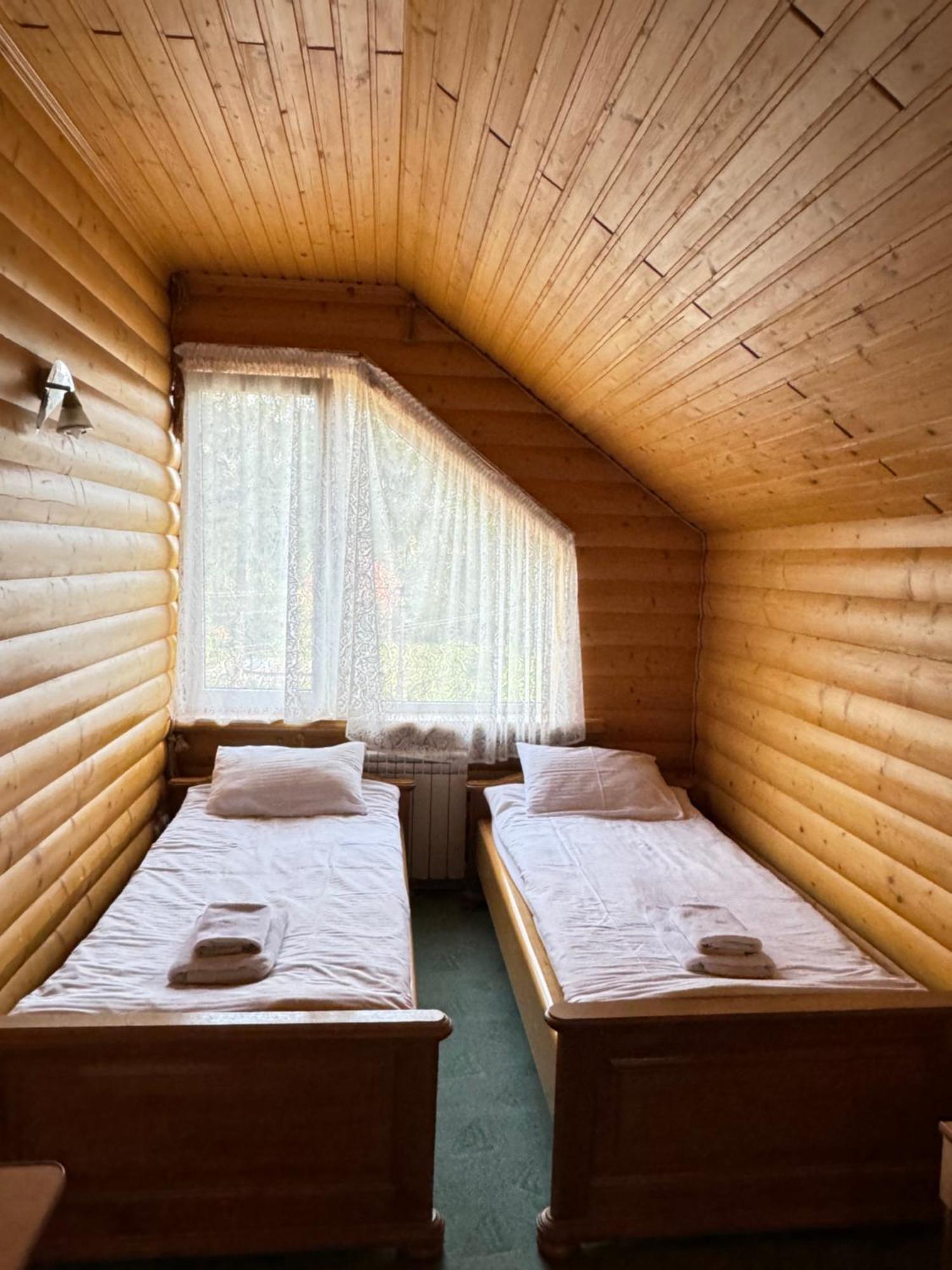 Лелеч Hotel Tatariv Bagian luar foto