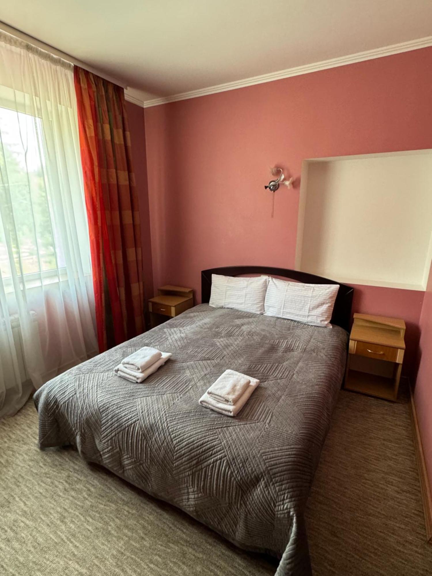 Лелеч Hotel Tatariv Bagian luar foto
