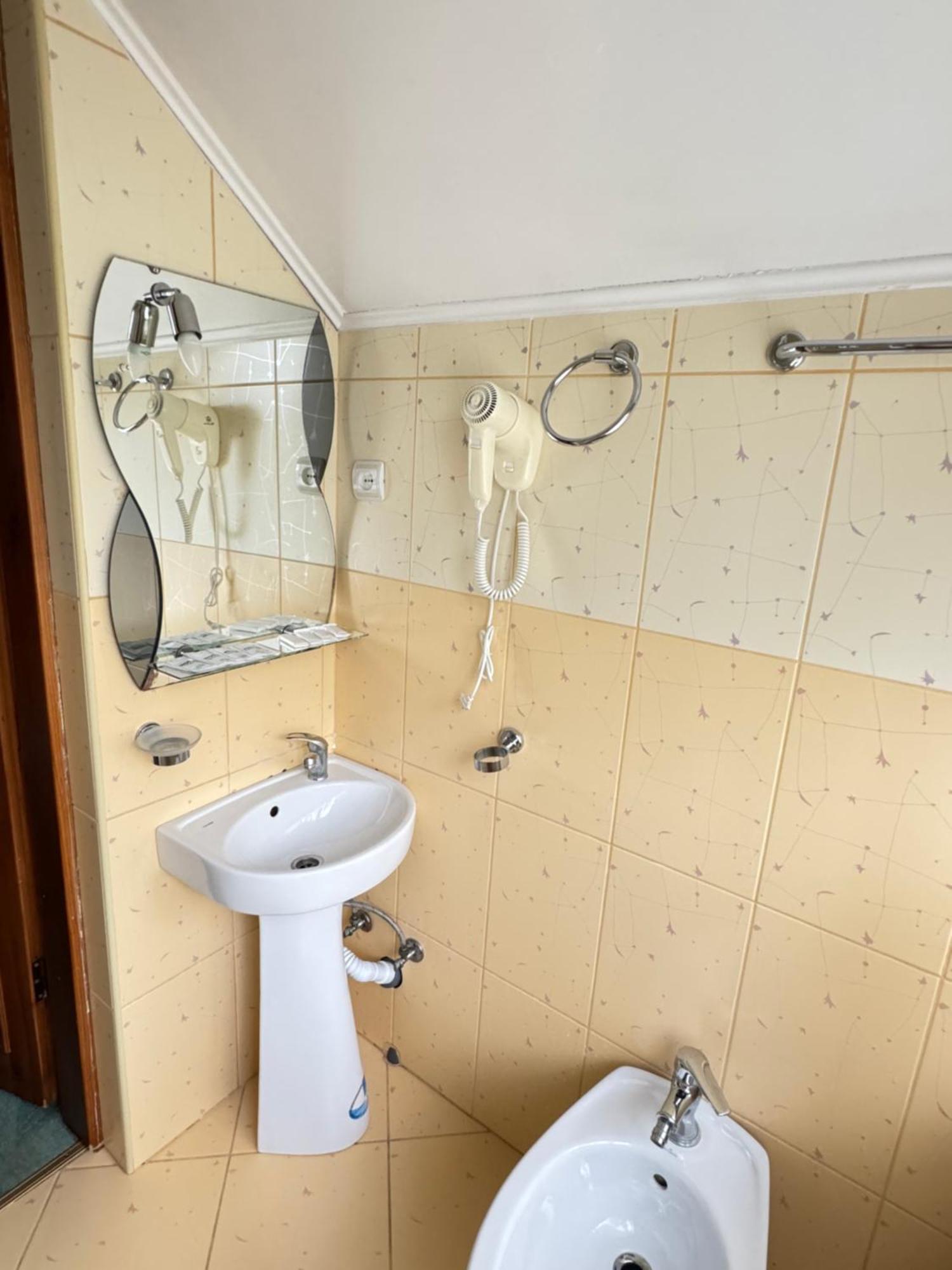 Лелеч Hotel Tatariv Bagian luar foto