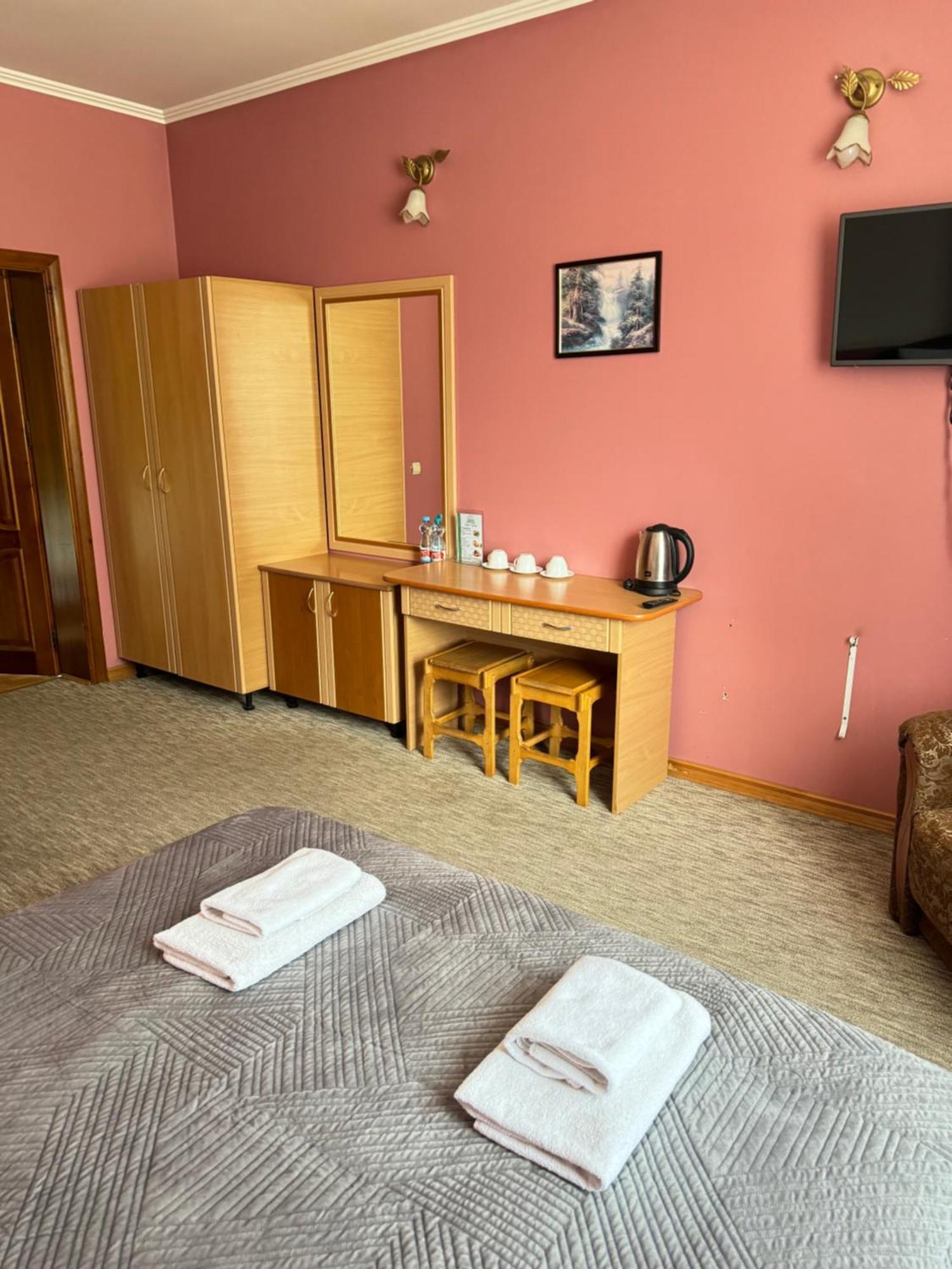 Лелеч Hotel Tatariv Bagian luar foto