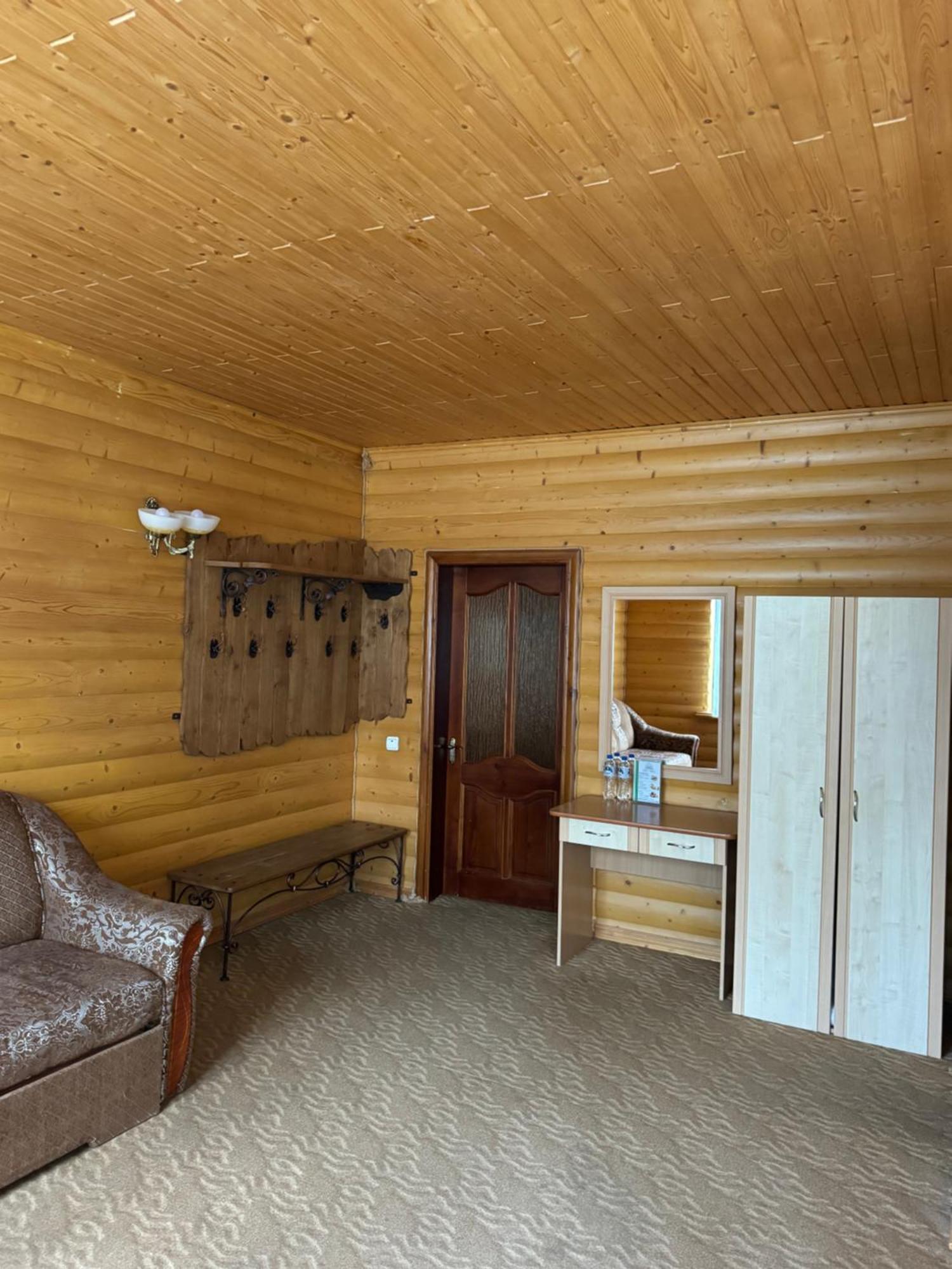 Лелеч Hotel Tatariv Bagian luar foto